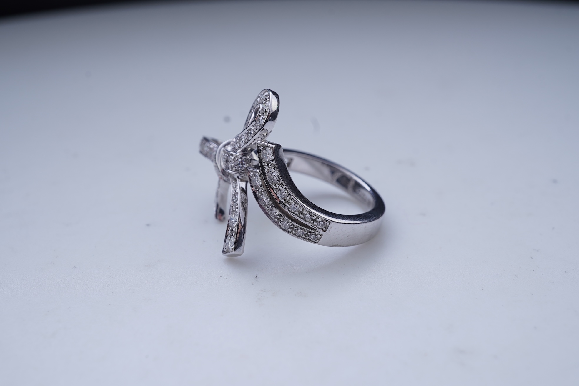 Van Cleef & Arpels, a diamond ring, 'Ruban', circa 2008